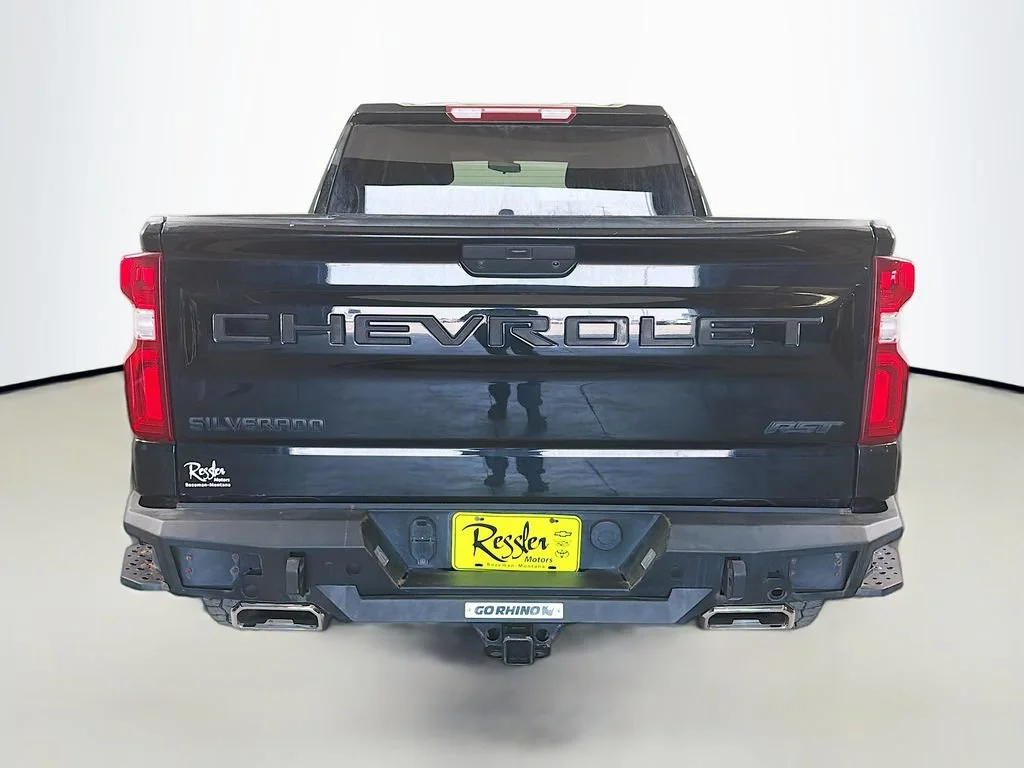Used 2021 BLACK Chevrolet RST image 7