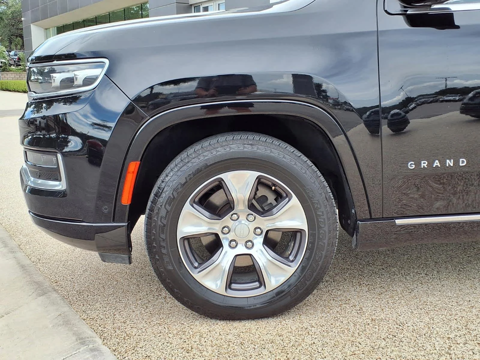 Used 2022 Diamond Black Crystal Pearlcoat Jeep Series I image 9