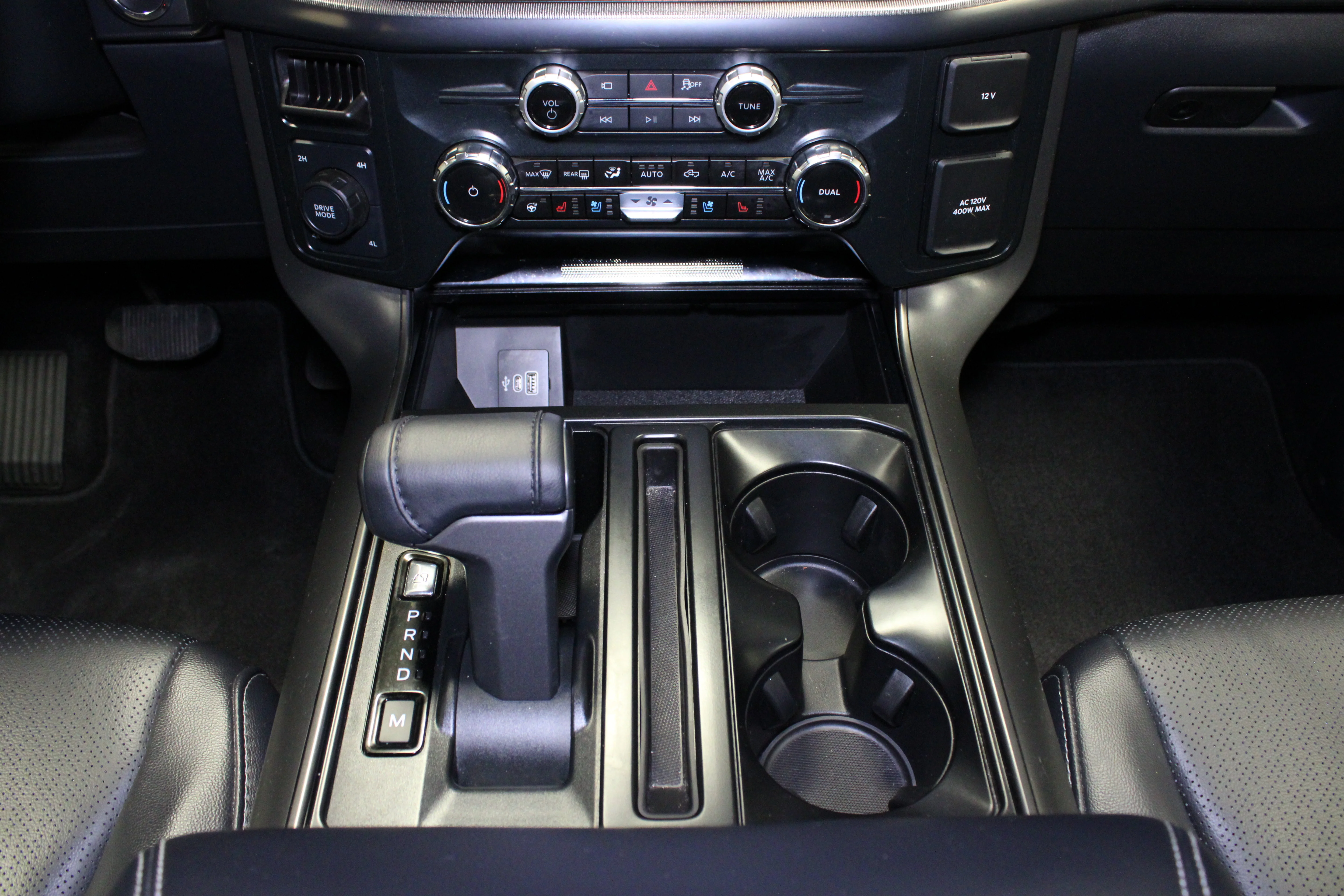 Used 2025 Space White Metallic Ford LARIAT image 23