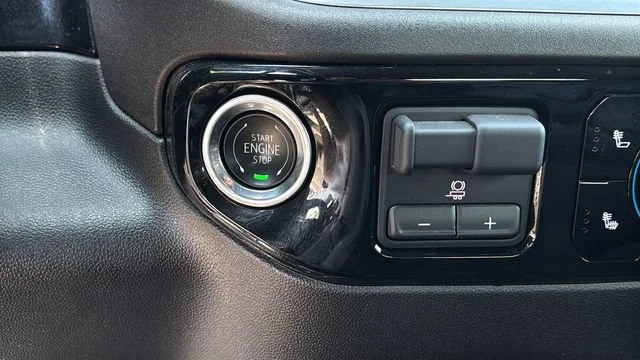 Used 2025 Black Chevrolet RST image 28