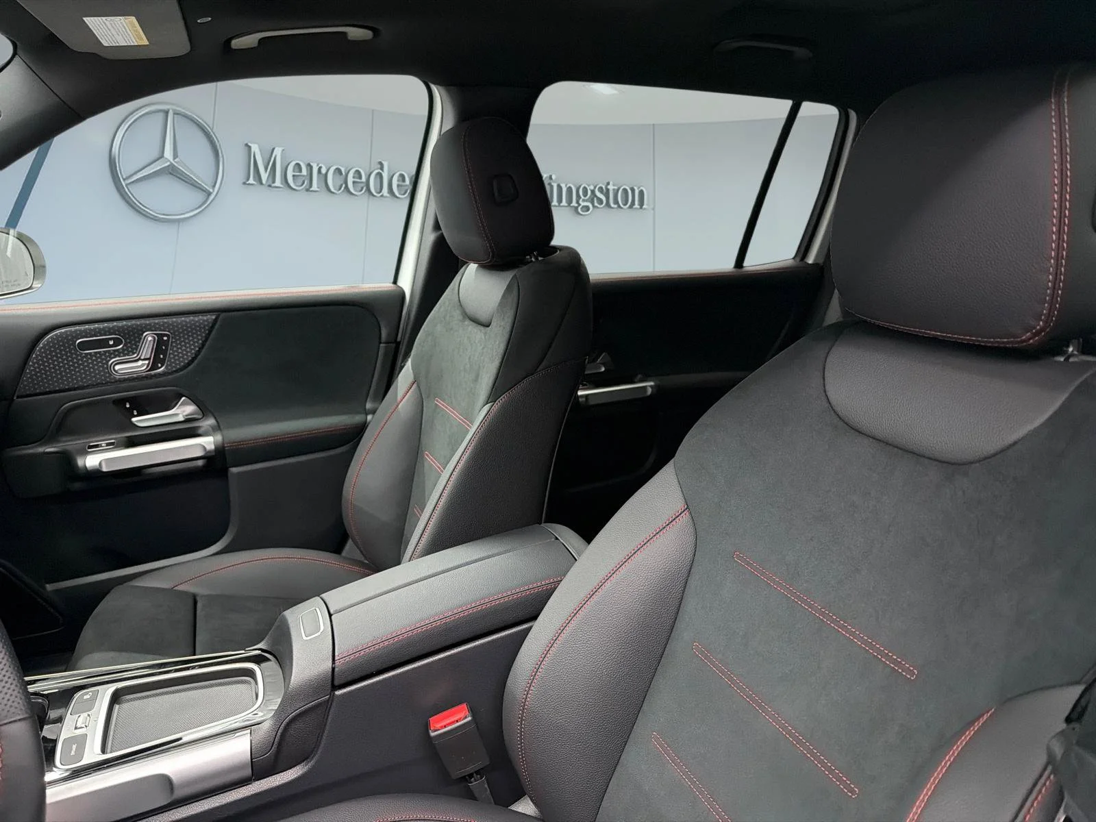 Used 2026 White Mercedes-Benz GLB 250 image 8