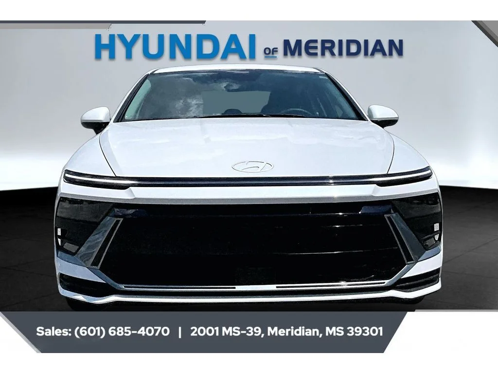 Used 2025 Serenity White Hyundai SE image 3