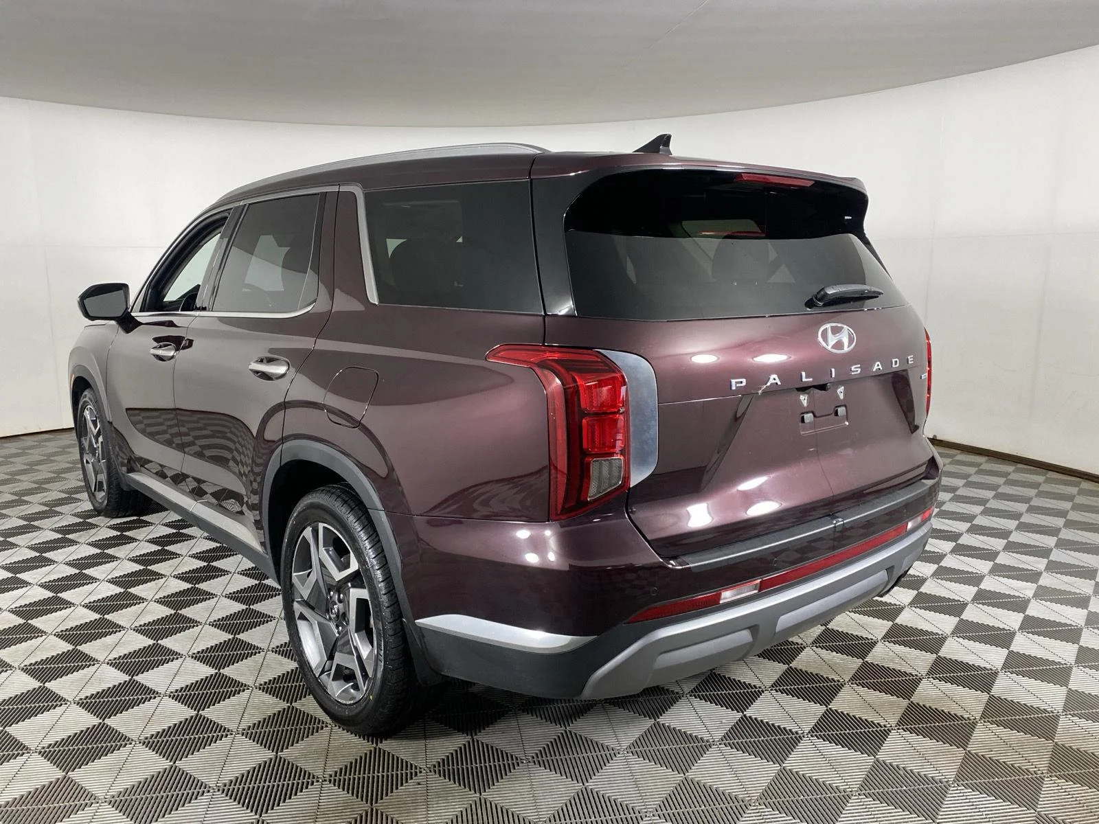 Used 2023 Sierra Burgundy Hyundai Limited image 8