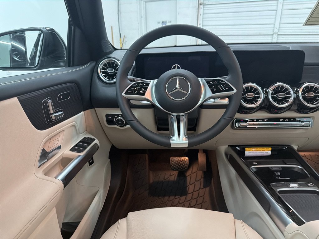 Used 2026 Black Mercedes-Benz GLB 250 image 20