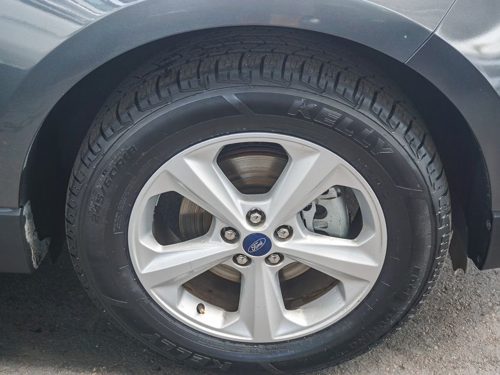 Used 2020 Gray Ford SE image 10