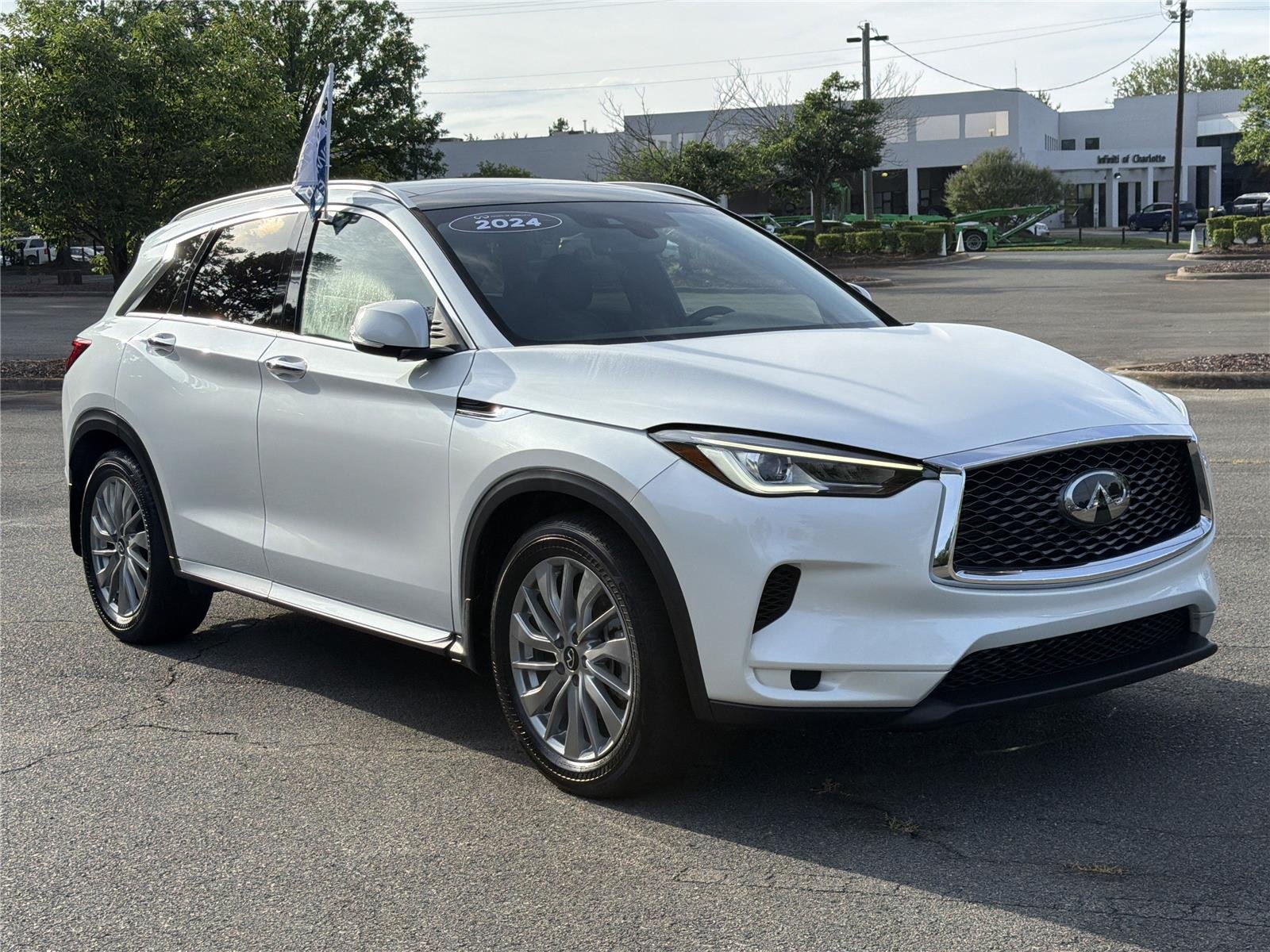 Certified Used 2024 Radiant White INFINITI LUXE image 32