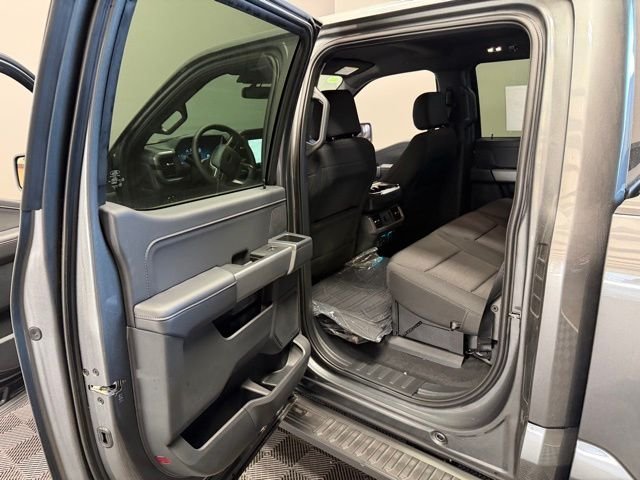 New 2026 Carbonized Gray Metallic Ford XLT image 18