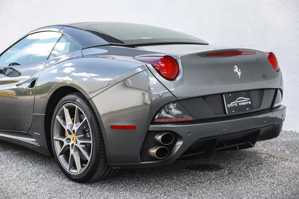 Used 2010 Silver Ferrari Base image 20