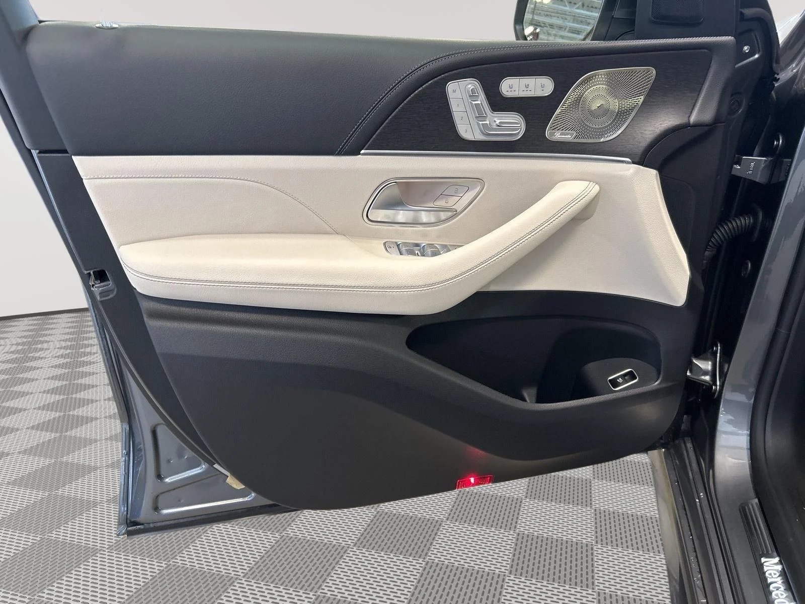 New 2026 Selenite Grey Metallic Mercedes-Benz GLE 350 image 12