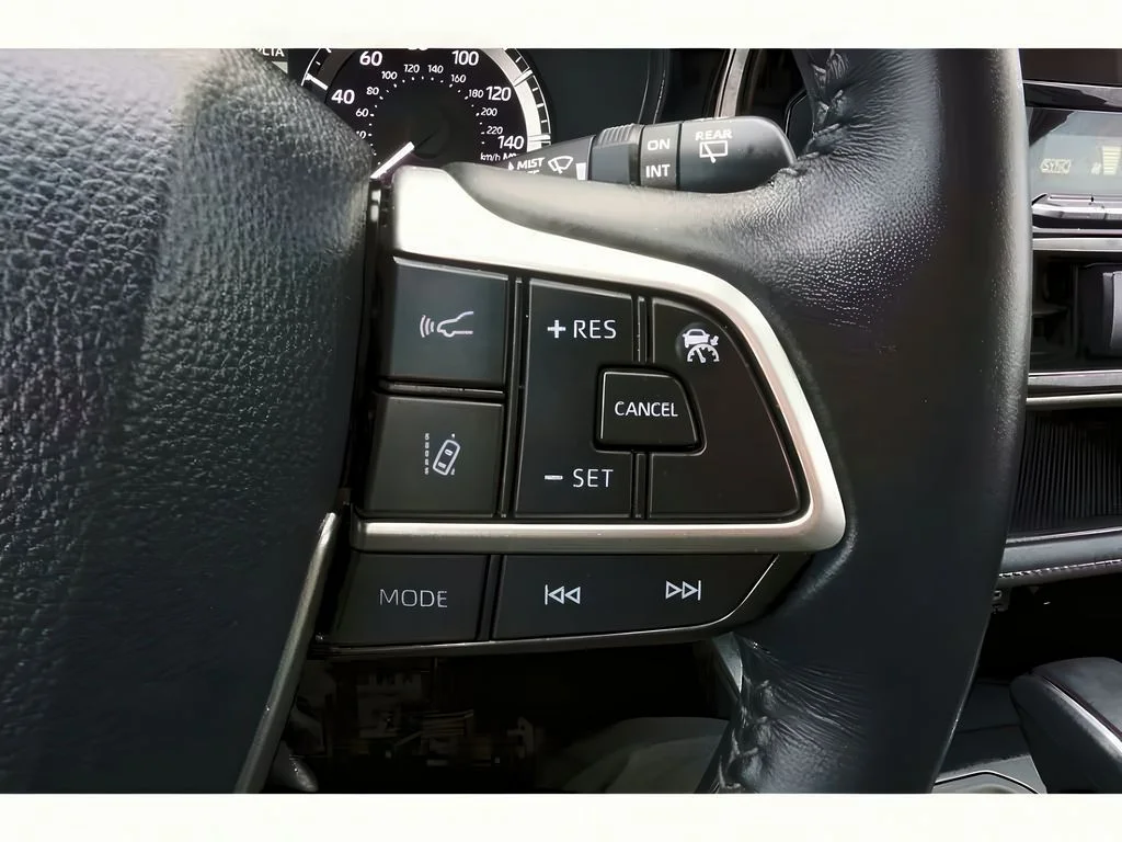 2024 Toyota Highlander LE - Photo 17