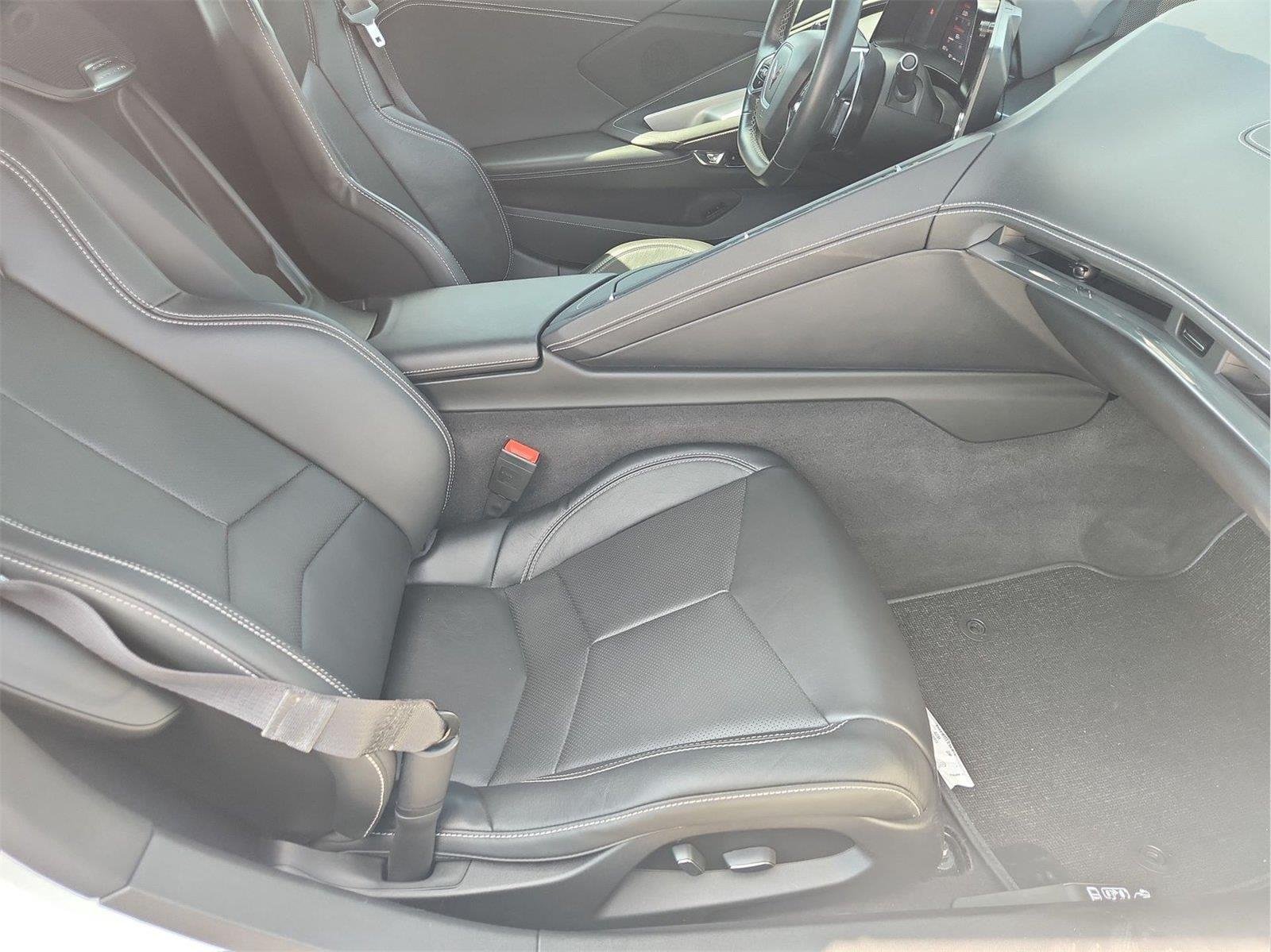 2020 Chevrolet Corvette Stingray photo 24 of 30