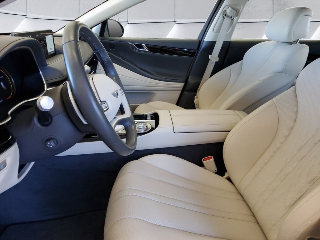 Used 2022 Silver Genesis 2.5T image 7