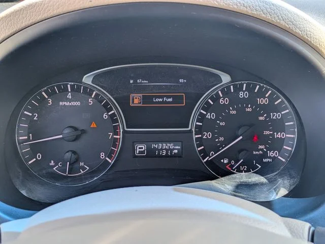 Used 2014 White Nissan 2.5 SV image 11