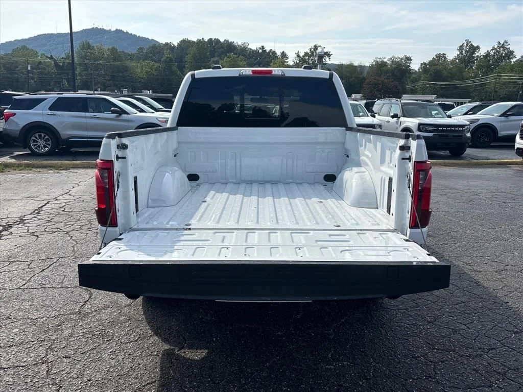 Certified Used 2024 Oxford White Ford XLT image 7