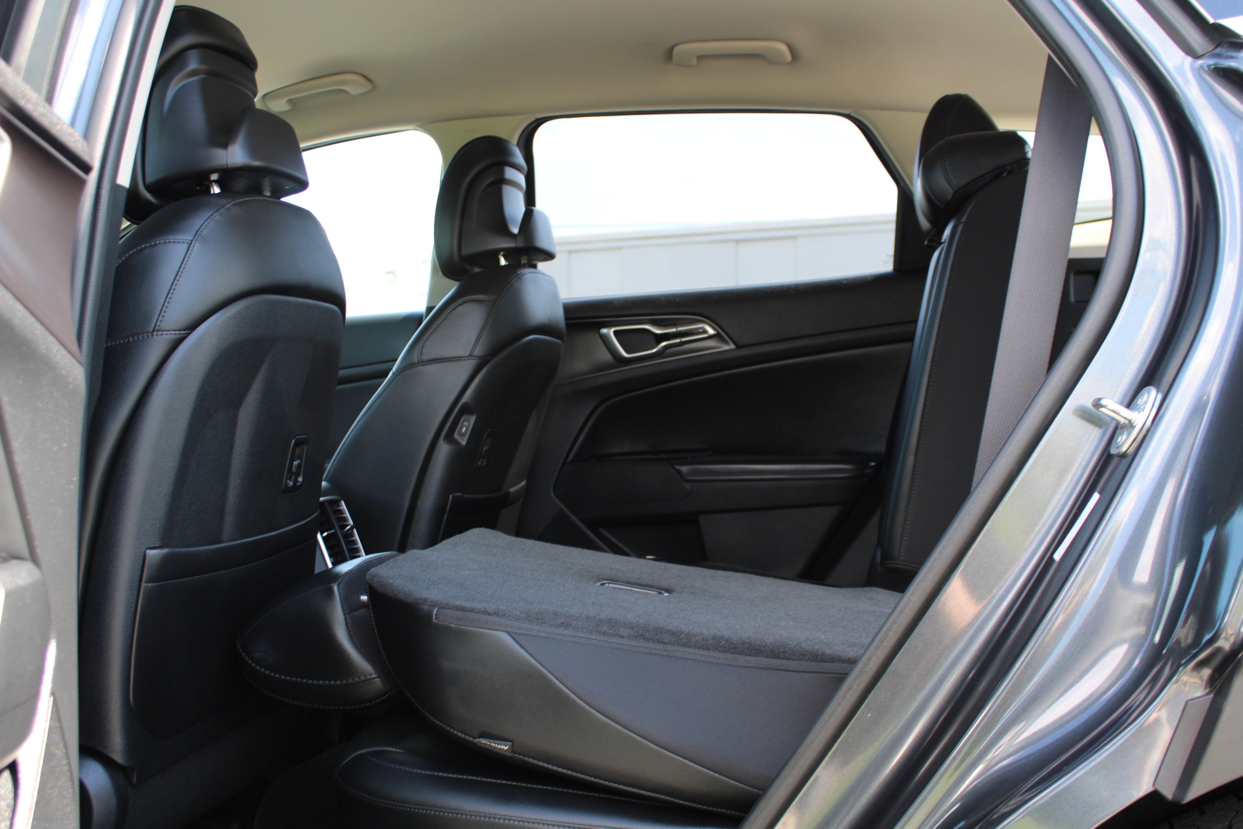 Used 2024 Gravity Gray Kia EX image 9