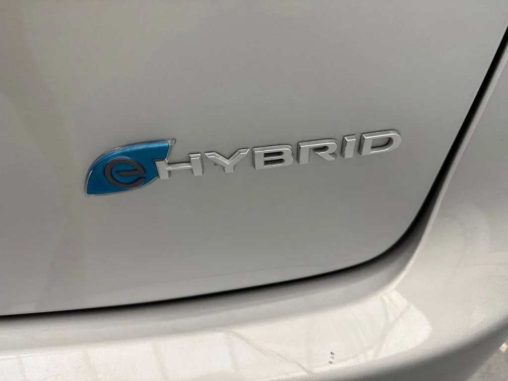 Used 2024 Silver Chrysler Select image 10