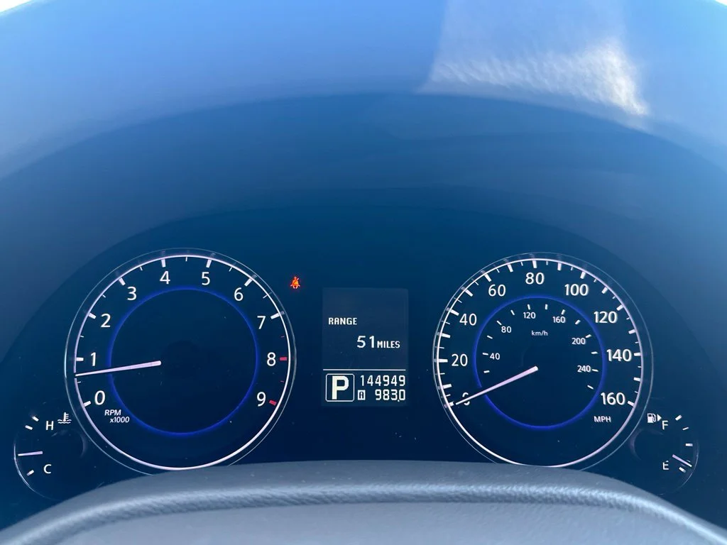 Used 2010 Moonlight White INFINITI Journey image 16