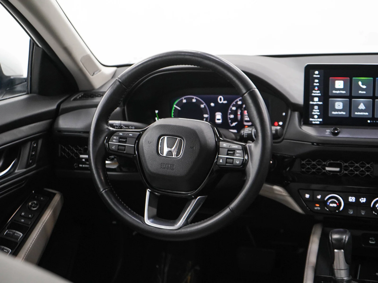 Used 2023 White Honda Touring image 14