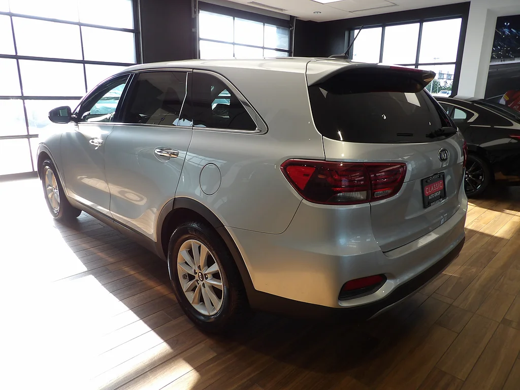 Used 2019 Sparkling Silver Kia LX V6 image 8