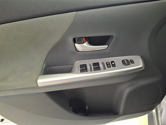 Used 2014 Silver Toyota Three image 14