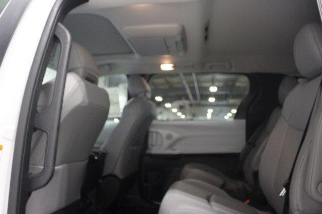 New 2026 Wind Chill Pearl <sup>1</sup> Toyota  XLE image 5