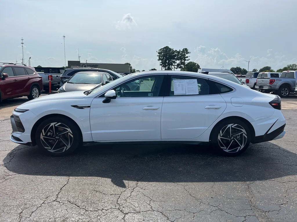 Used 2025 Serenity White Hyundai SEL Convenience image 8
