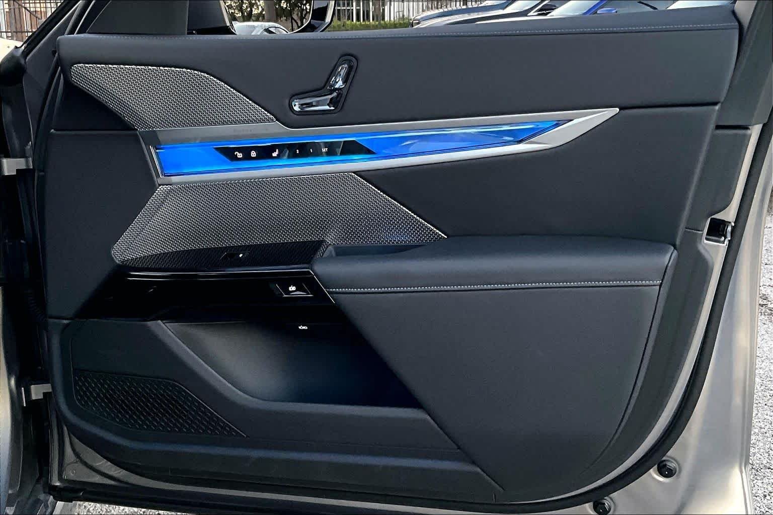 2025 BMW i7 60 - Photo 21