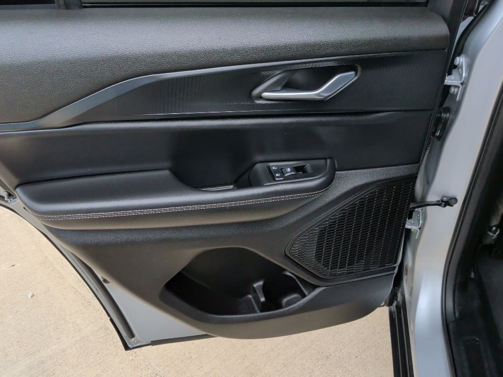 Used 2025 Silver Jeep Laredo image 33