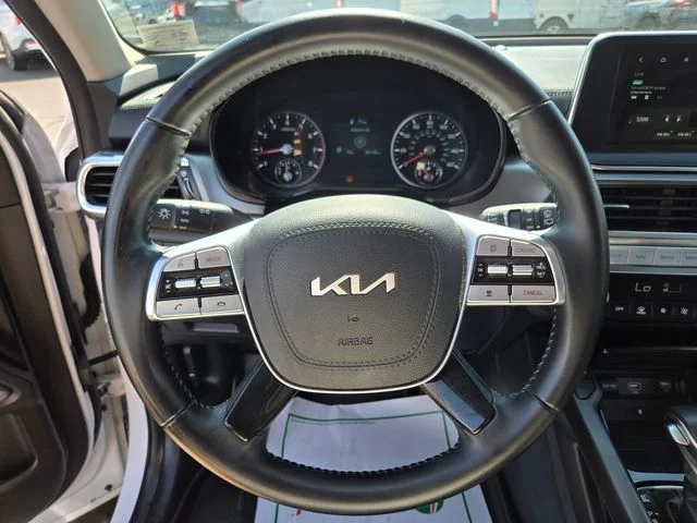 Used 2022 White Kia S image 31
