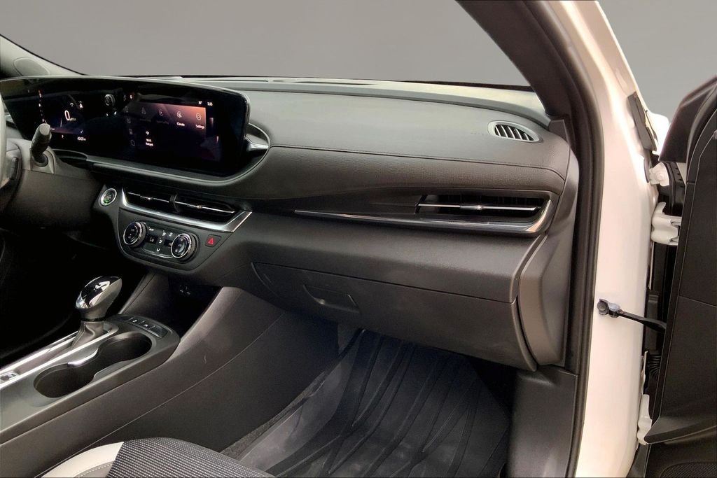 Used 2024 Summit White Buick Preferred image 17