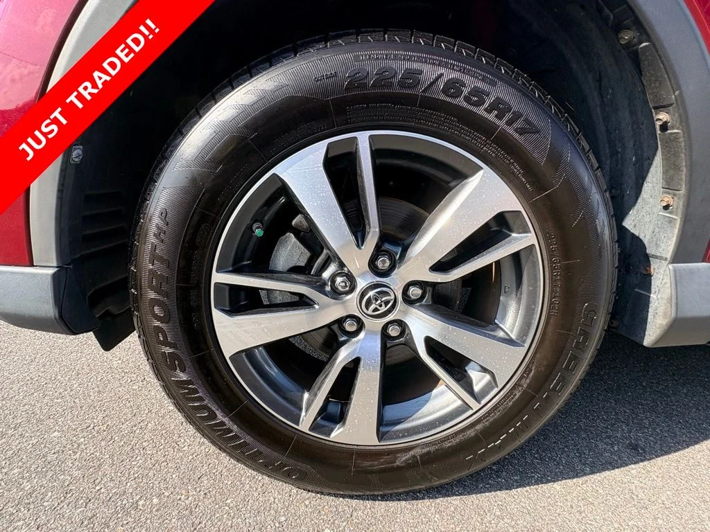 Used 2018 Red Toyota XLE image 15