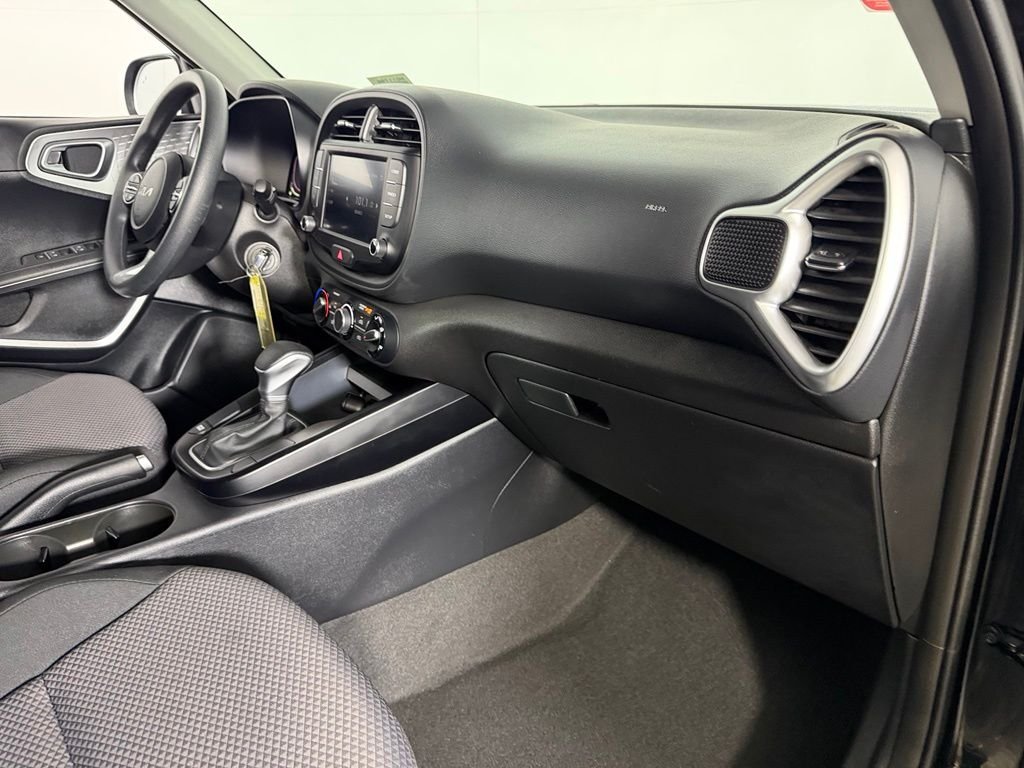 2025 Kia Soul LX - Photo 30