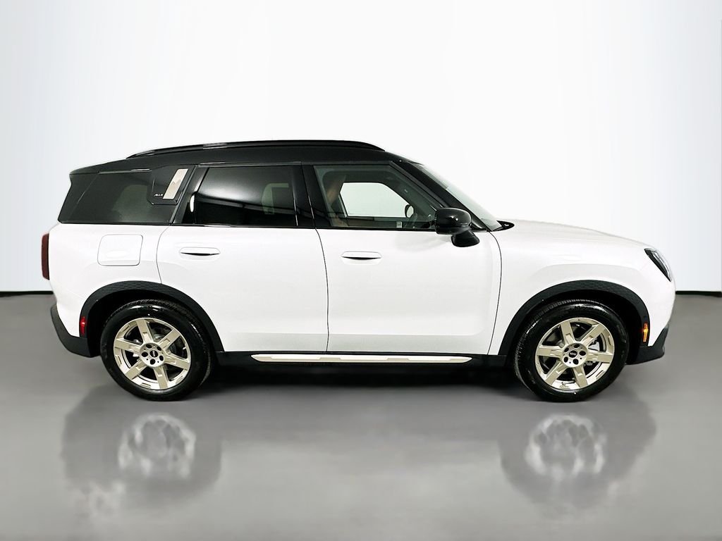 New 2027 White MINI Iconic image 4