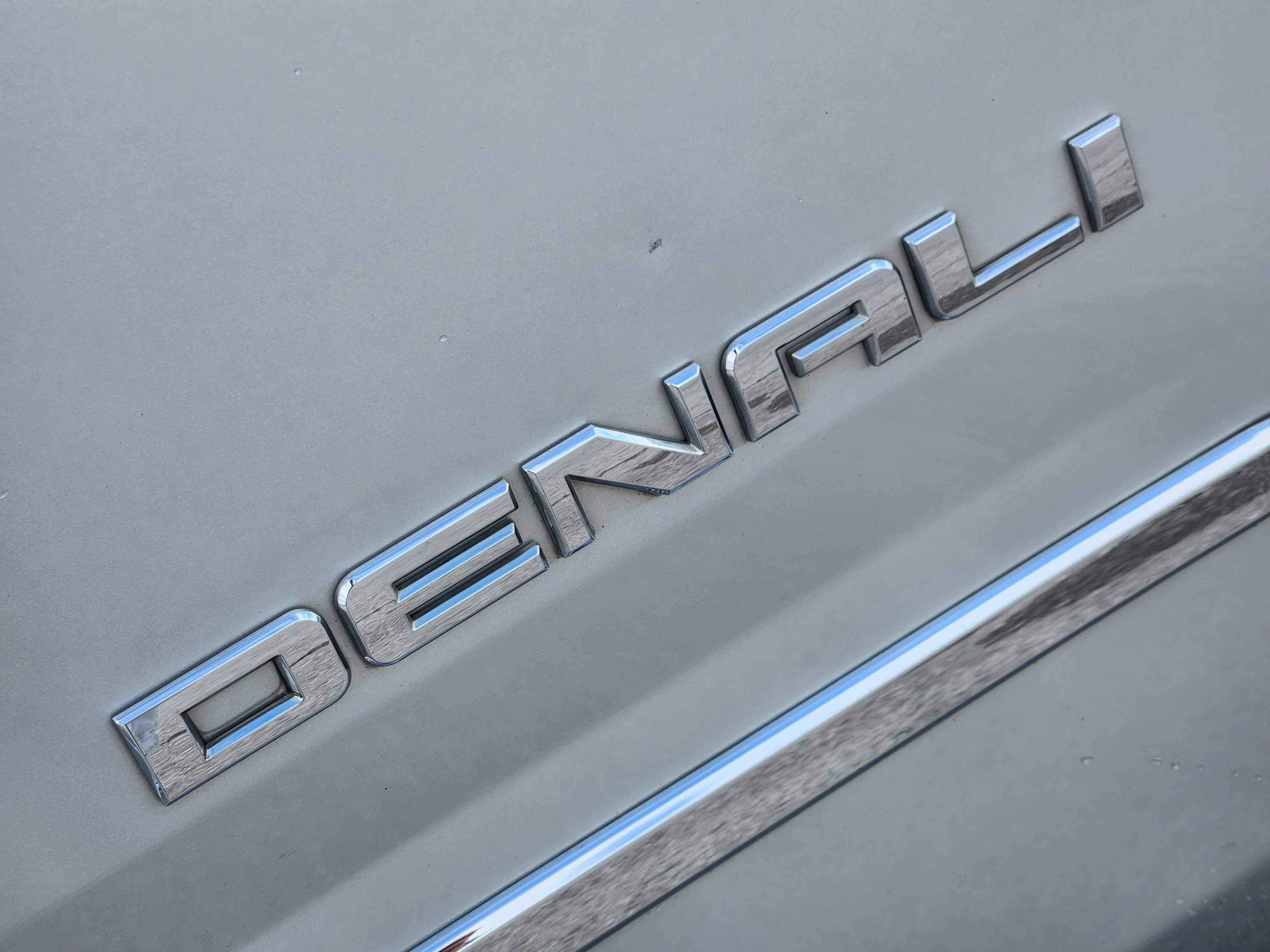 Used 2018 Quicksilver Metallic GMC Denali image 13