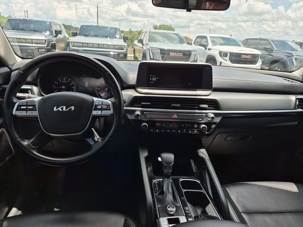 Used 2022 Gray Kia LX image 27
