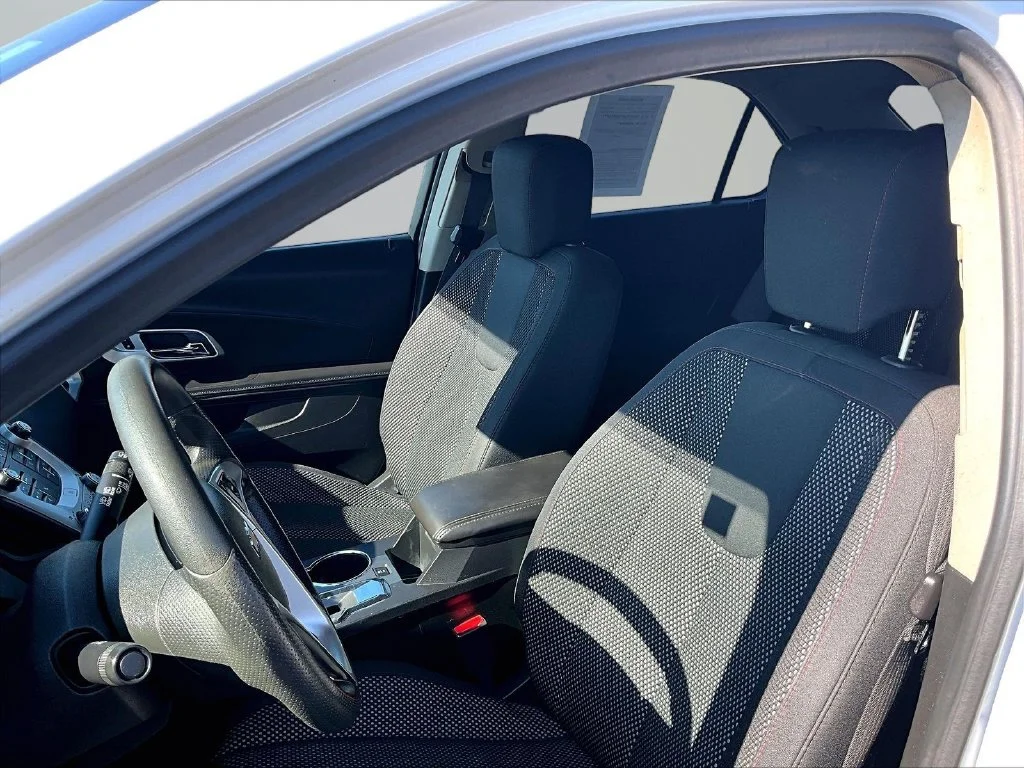 Used 2016 White Chevrolet LT image 23