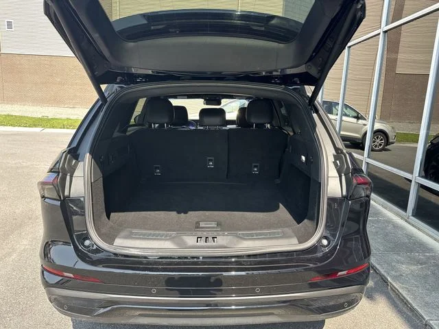 Used 2024 Black Lincoln Reserve image 25