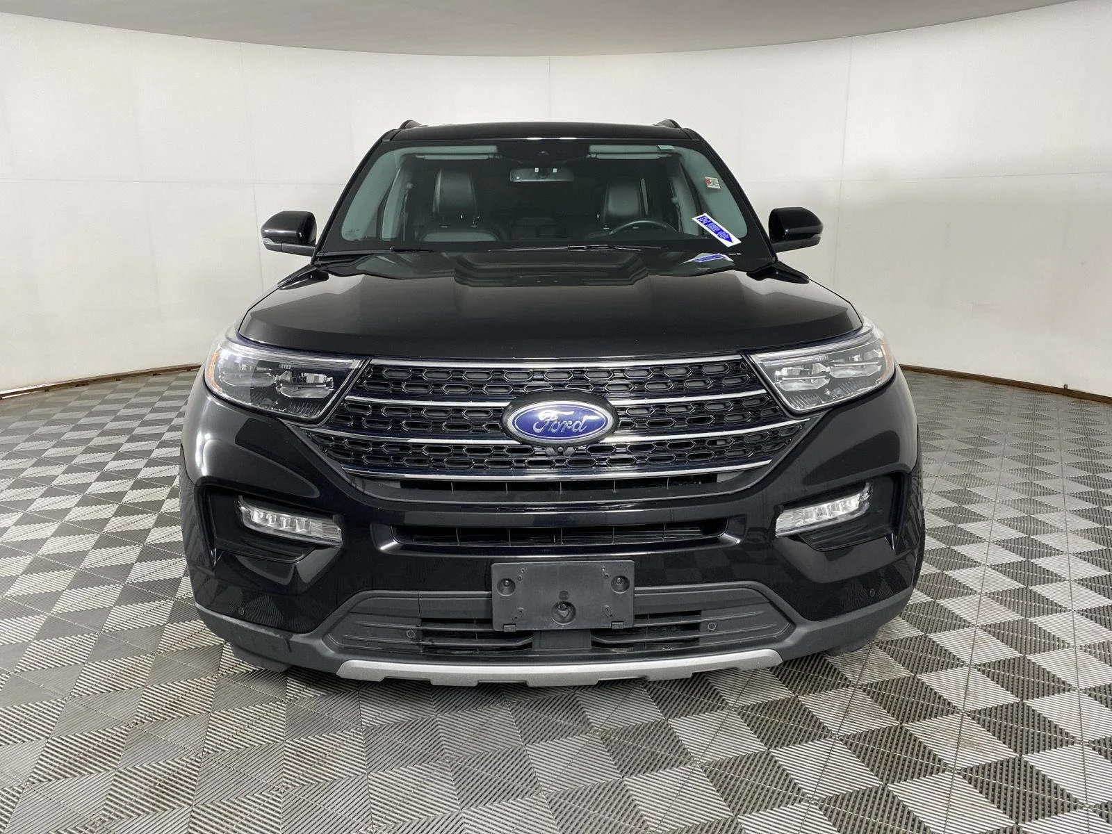 Used 2023 Agate Black Metallic Ford XLT image 5