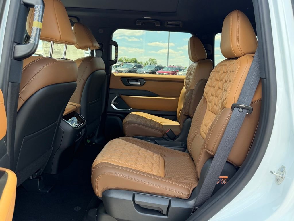 New 2026 Everest White TriCoat Nissan Platinum Reserve image 16