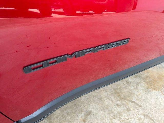 New 2026 Red Hot Pearl-Coat Exterior Paint Jeep Limited image 11