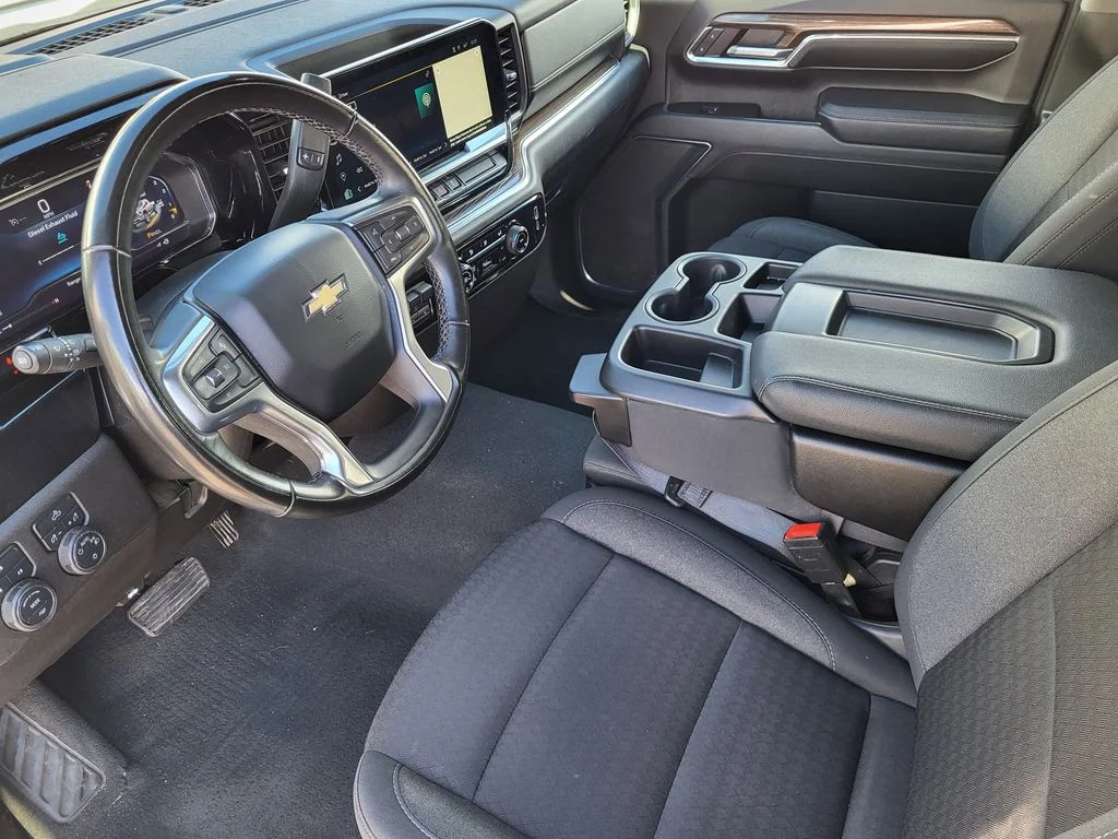 Used 2024 Summit White Chevrolet LT image 10