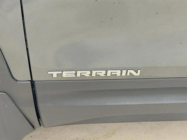 Used 2018 GRAPHITE GRAY METALLIC GMC SLT image 29