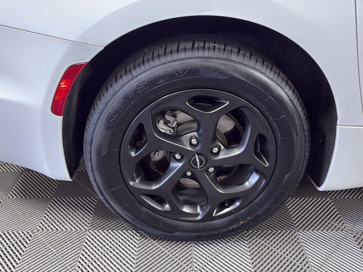 Used 2022 Bright White Clearcoat Chrysler Hybrid Limited image 14