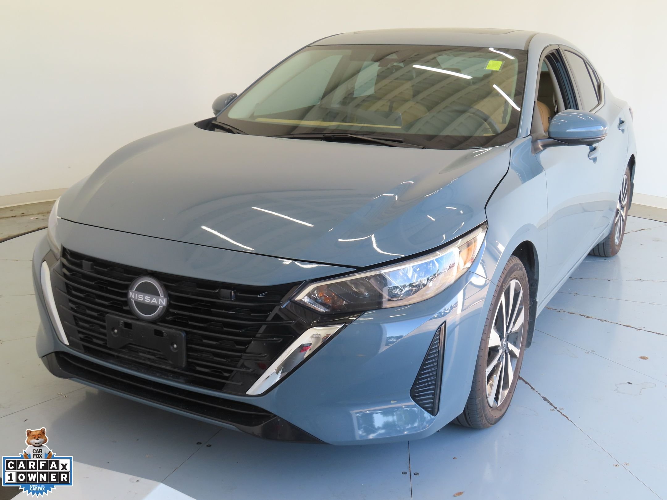 Used 2025 Gray Nissan SV image 8