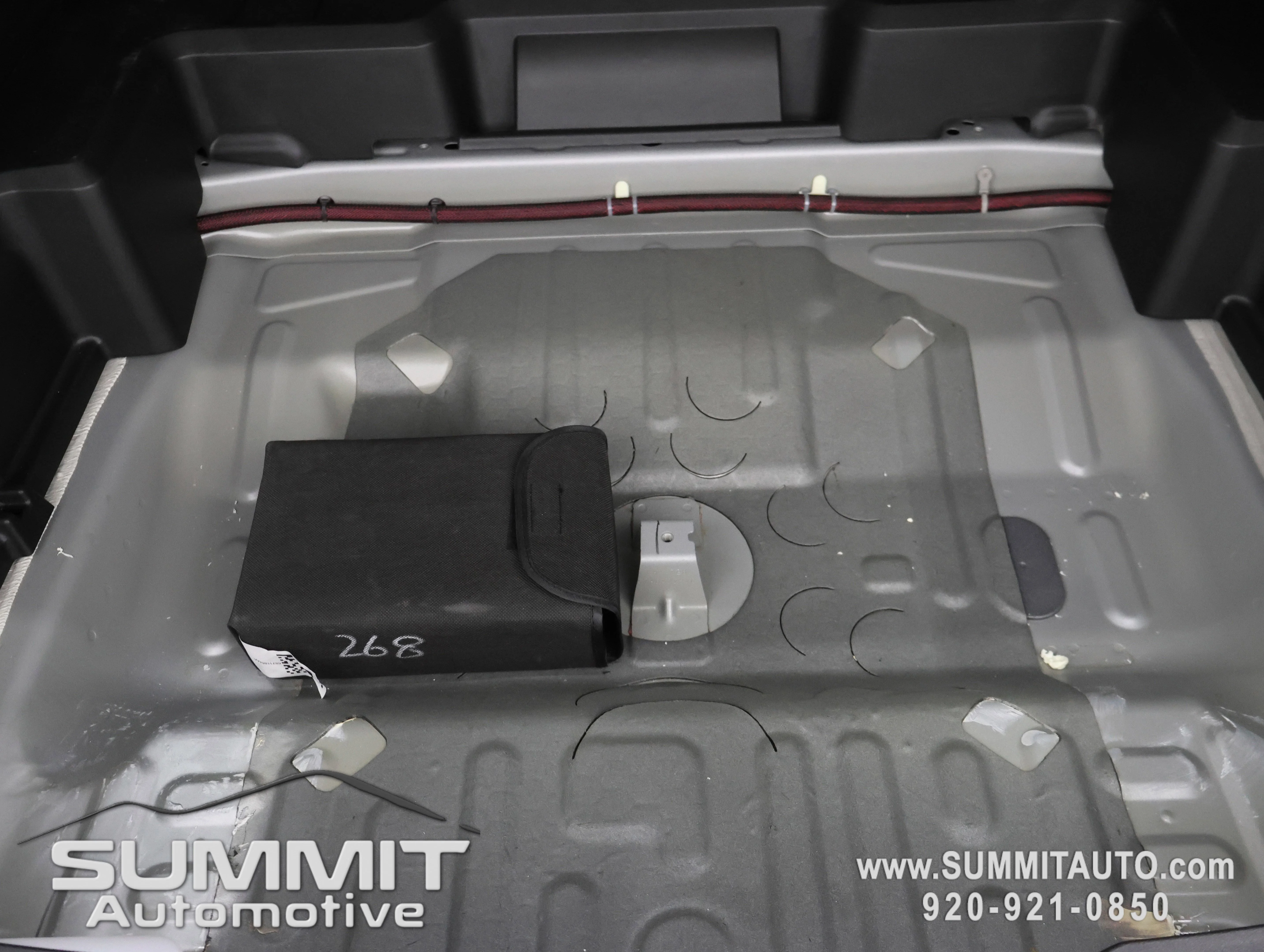 New 2026 Silver Zynith Clear-Coat Exterior Paint Jeep Limited image 28