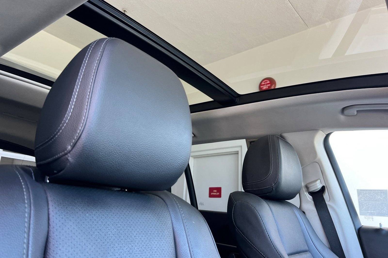 Used 2023 Polar White Mercedes-Benz 450 image 22