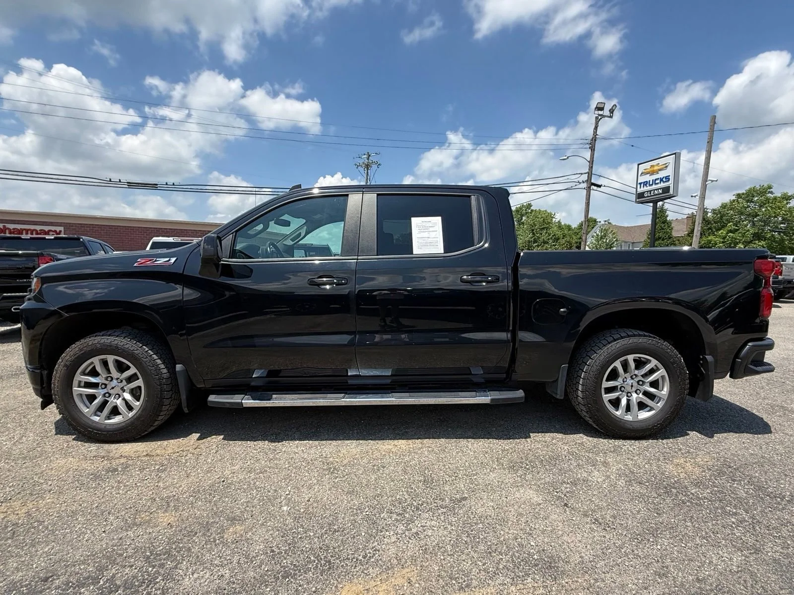 Used 2019 BLACK Chevrolet RST image 4