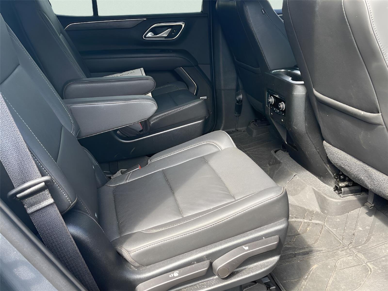 2022 Chevrolet Tahoe photo 7 of 8