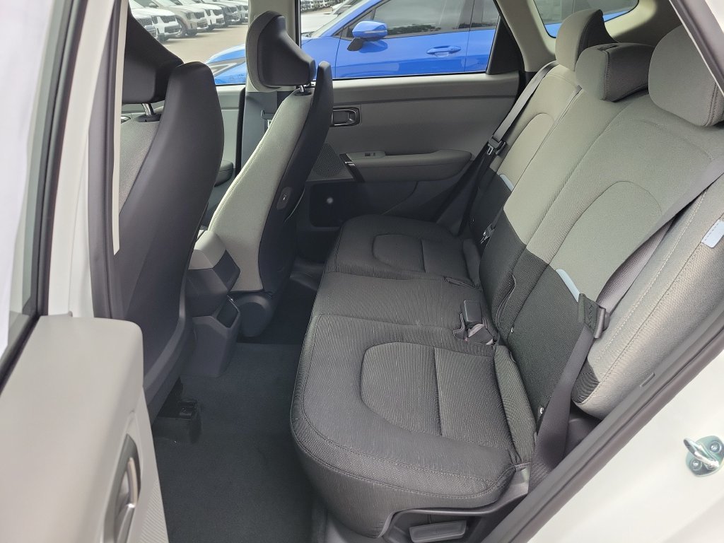 New 2027 Snow White Pearl Kia S image 13