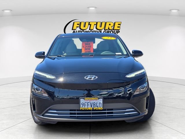 Used 2023 Black Hyundai SE image 2